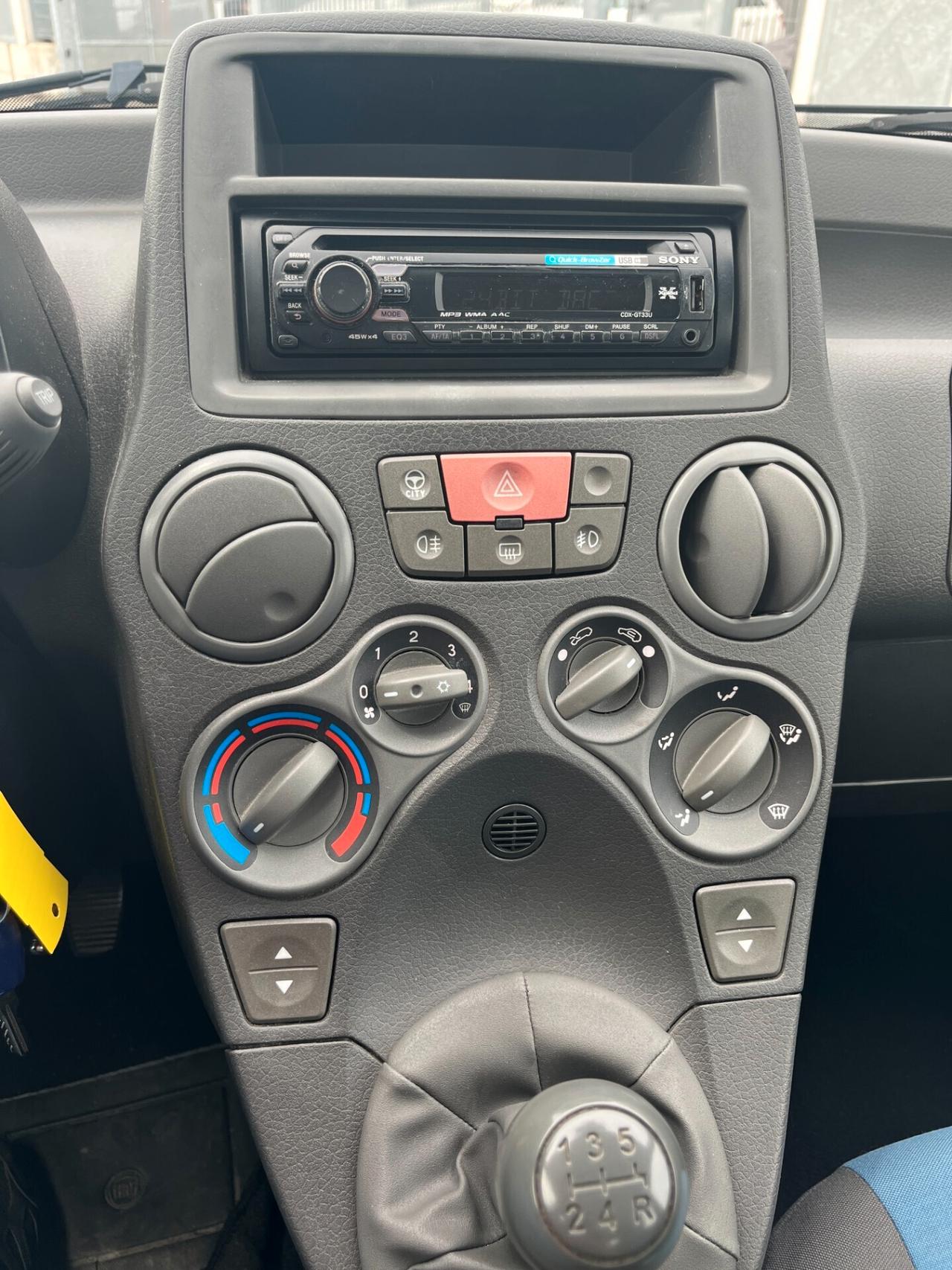 Fiat Panda 1.2 Emotion EURO 5UNICO PROPRIETARIO KM CERTIFICATI ADATTA AI NEOPATENTATI