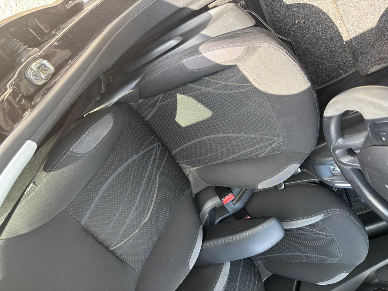 Peugeot 208 1.4 HDi 68 CV 5 porte