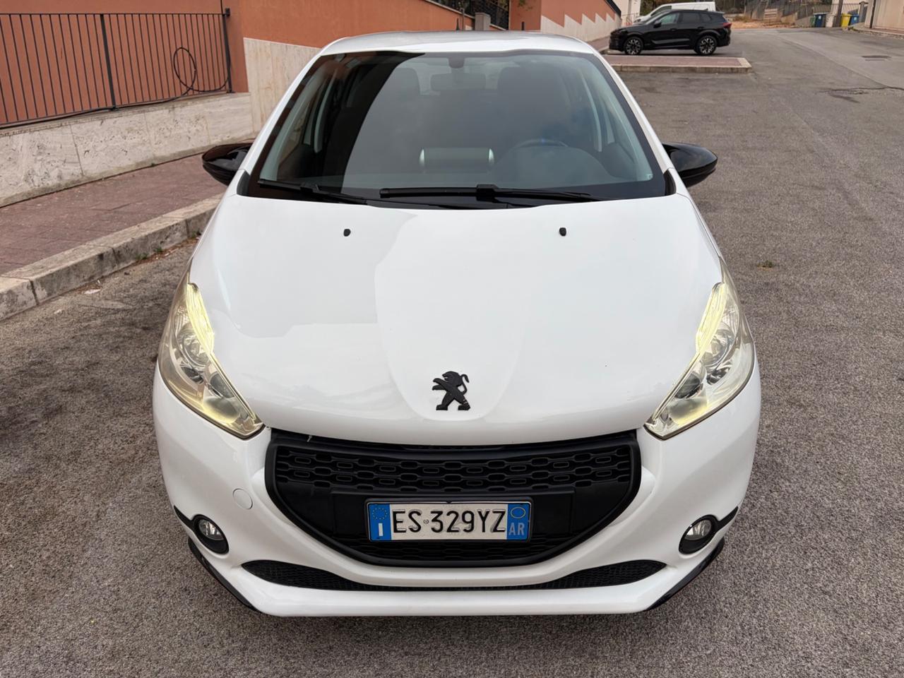 Peugeot 208 1.4 HDi 68 CV strafull