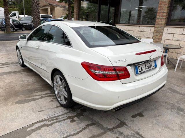 MERCEDES-BENZ E 220 CDI Coupé