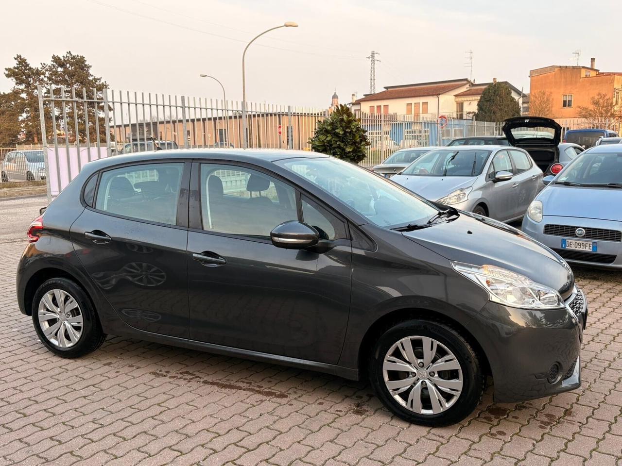 Peugeot 208 1.4 HDi 68 CV 5 porte Allure