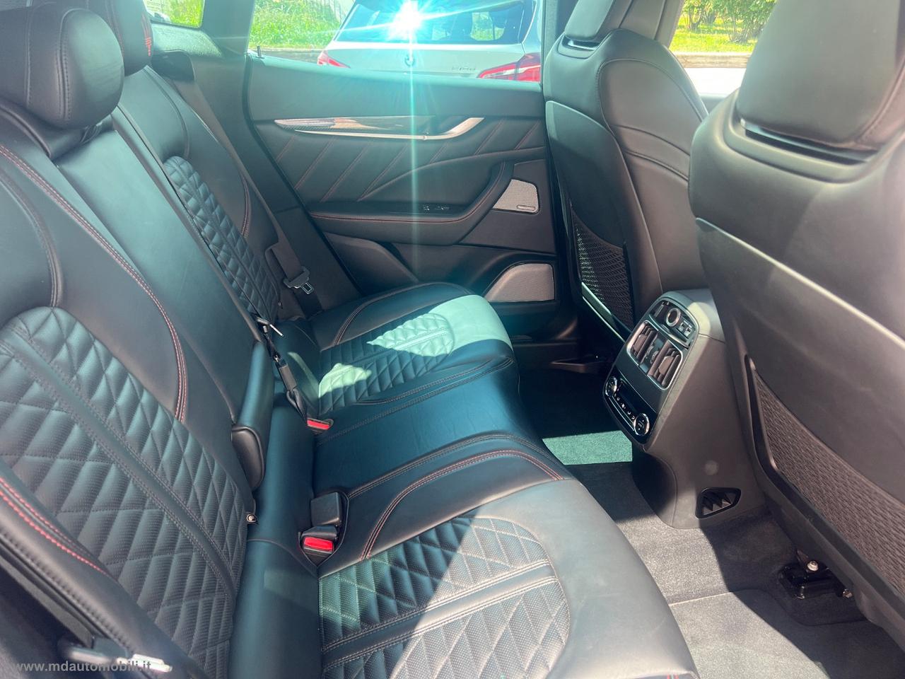 MASERATI Levante V6 AWD Gransport 350CV TETTO 20 CAMERA 360