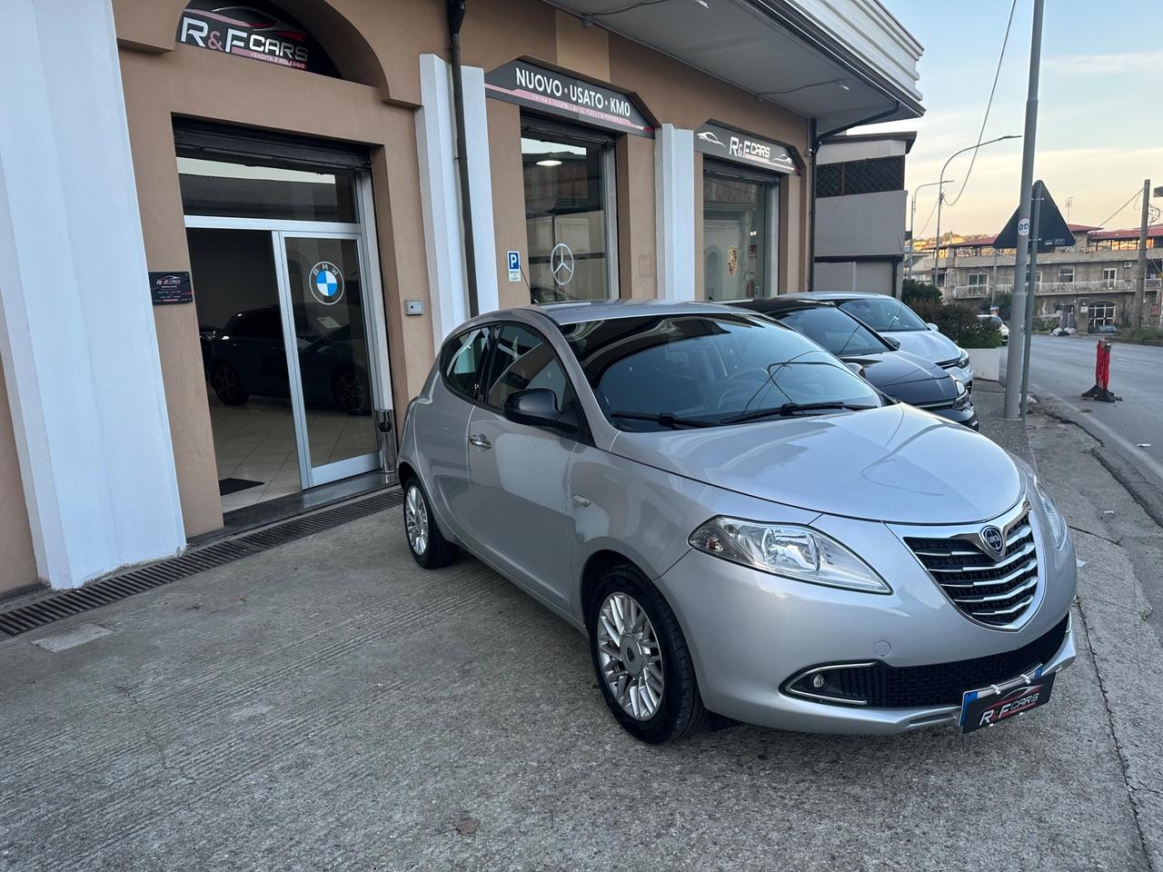 Lancia Ypsilon 0.9 TwinAir 85 CV 5 porte S&S Platinum GPL