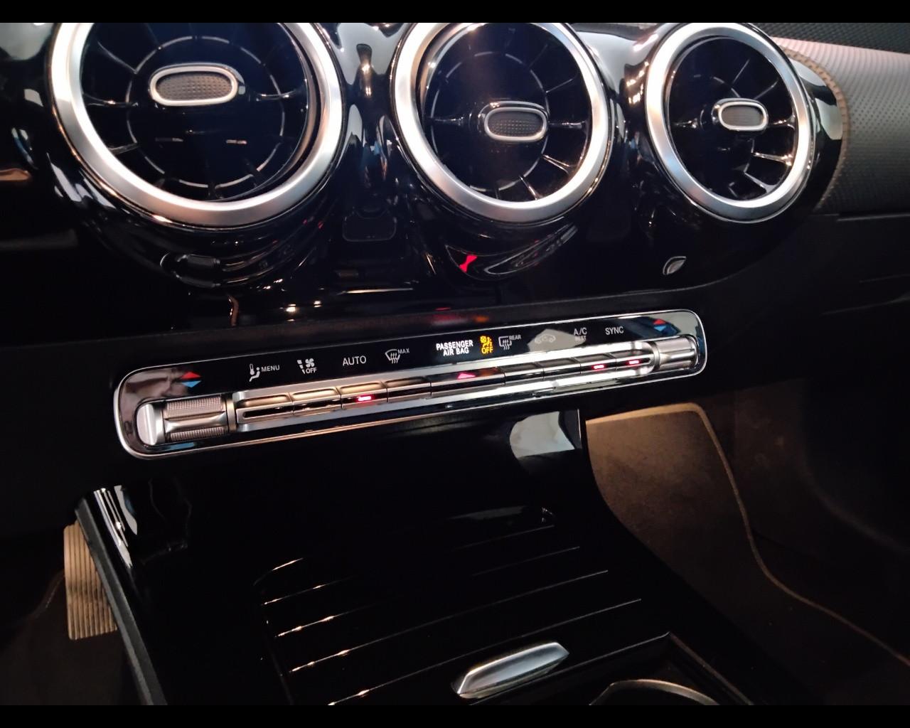 Mercedes-Benz Classe A - W177 2018 - A 180 d Sport auto