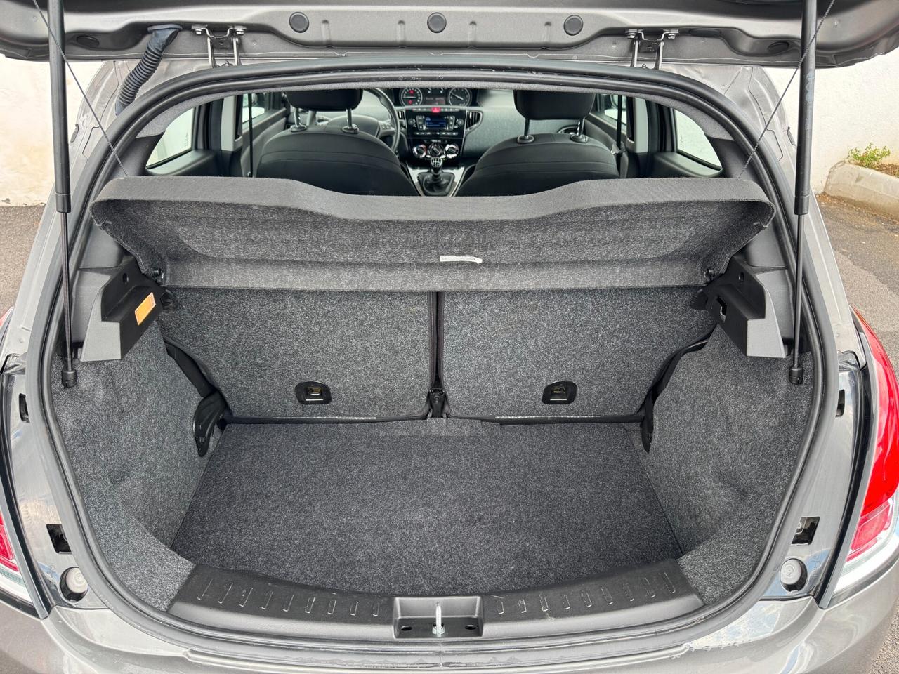 Lancia Ypsilon 1.0 FireFly 5 porte S&S Hybrid UnYca