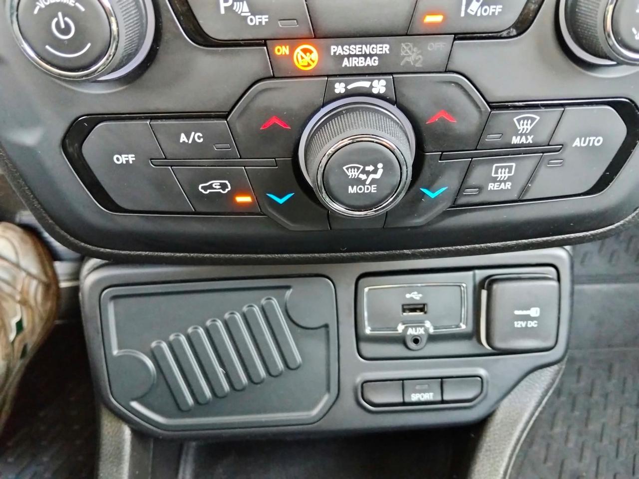 Jeep Renegade 1.3 T4 DDCT Automatic*Navi*Radar*Full