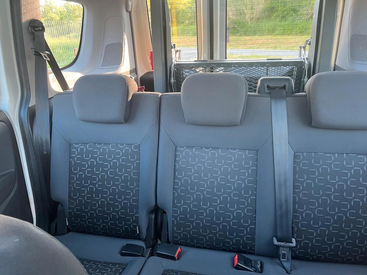 Fiat Doblo 1.6 MJT 16V trasp.disabili, tetto alto - 2012