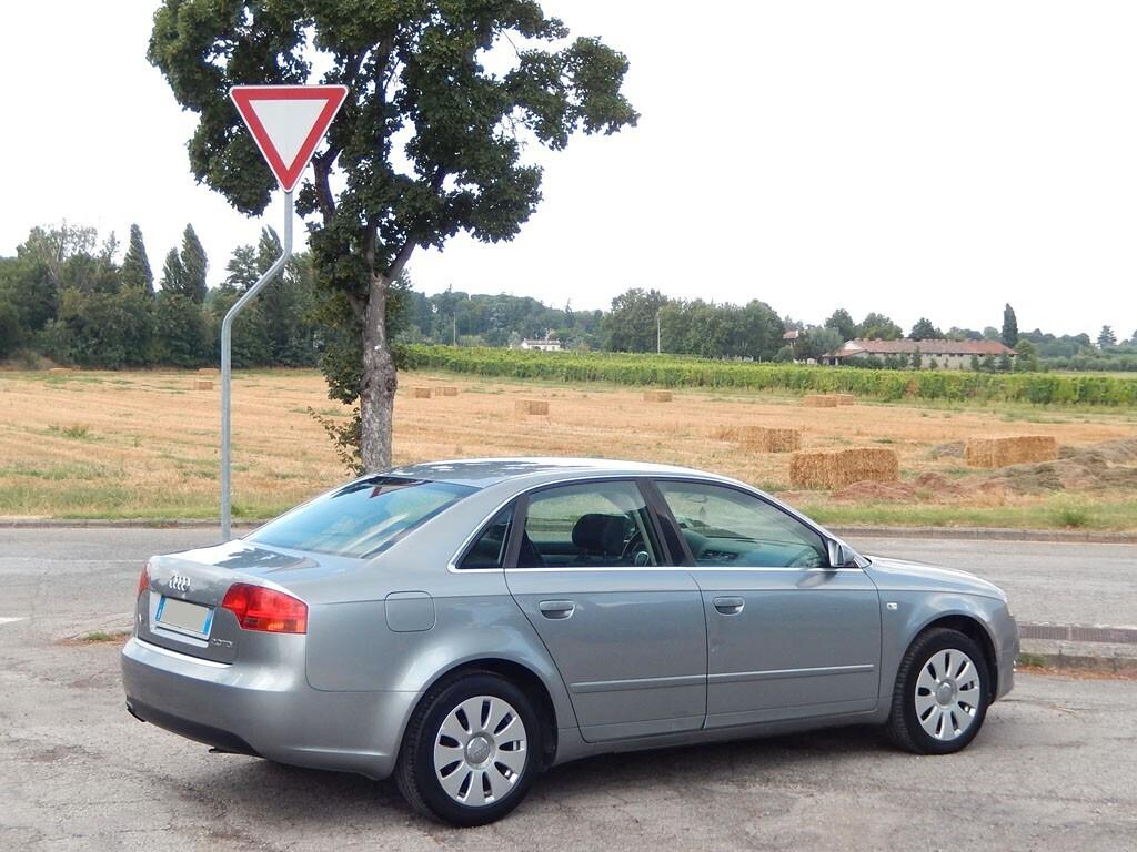 AUDI A4 2.0 TDi con FRIZIONE E VOLANO NUOVI