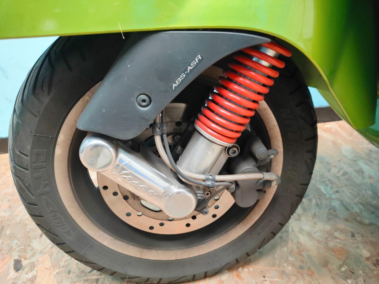 Piaggio Vespa 300 GTS SUPER ABS 16.000 km.