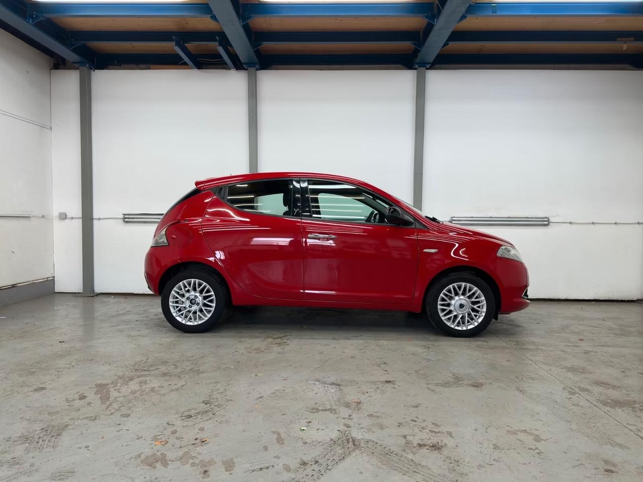 Lancia Ypsilon 1.2 69 CV 5 porte Platinum Ok neo patentati