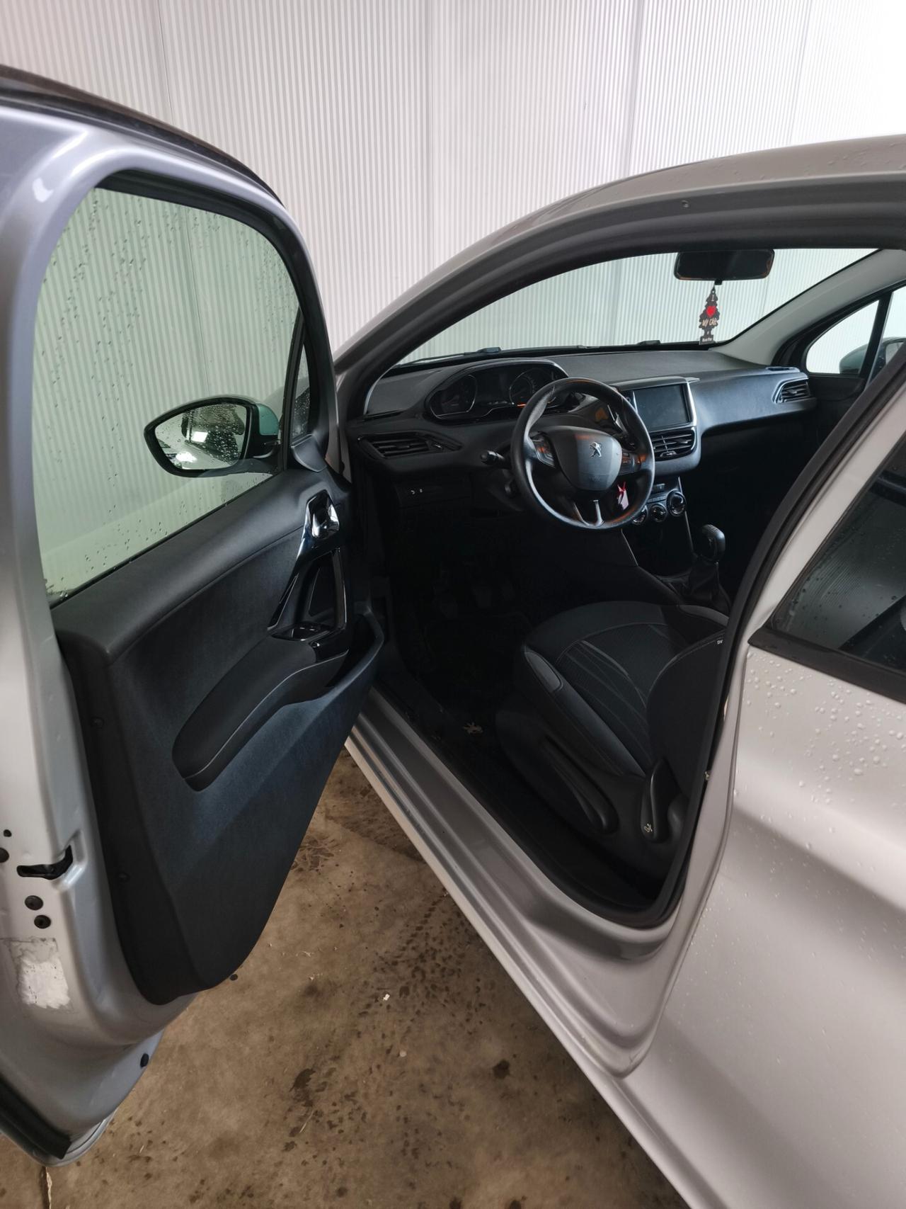 Peugeot 208 1.4 HDi 68 CV 3 porte Allure