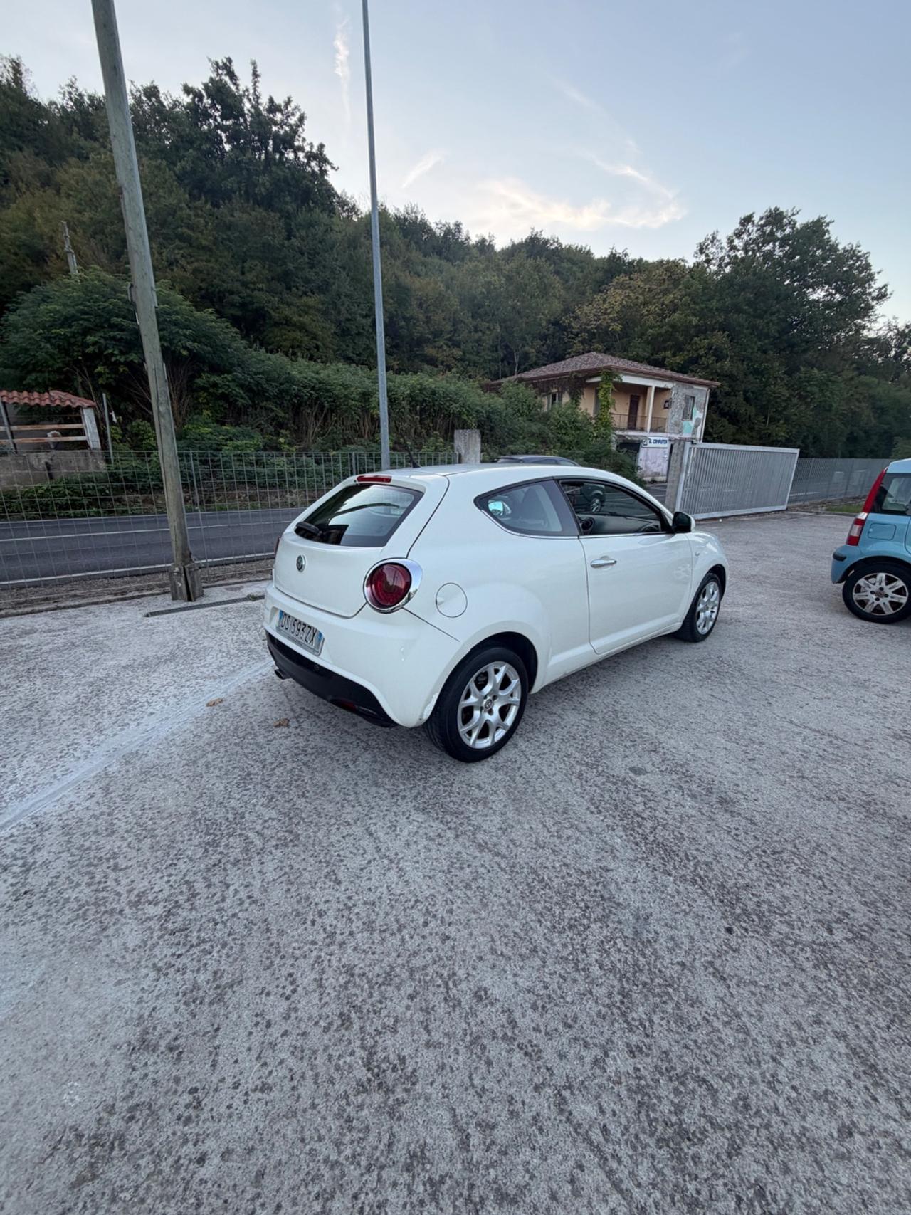 Alfa Romeo MiTo 1.6 JTDm 16V Distinctive Premium Pack