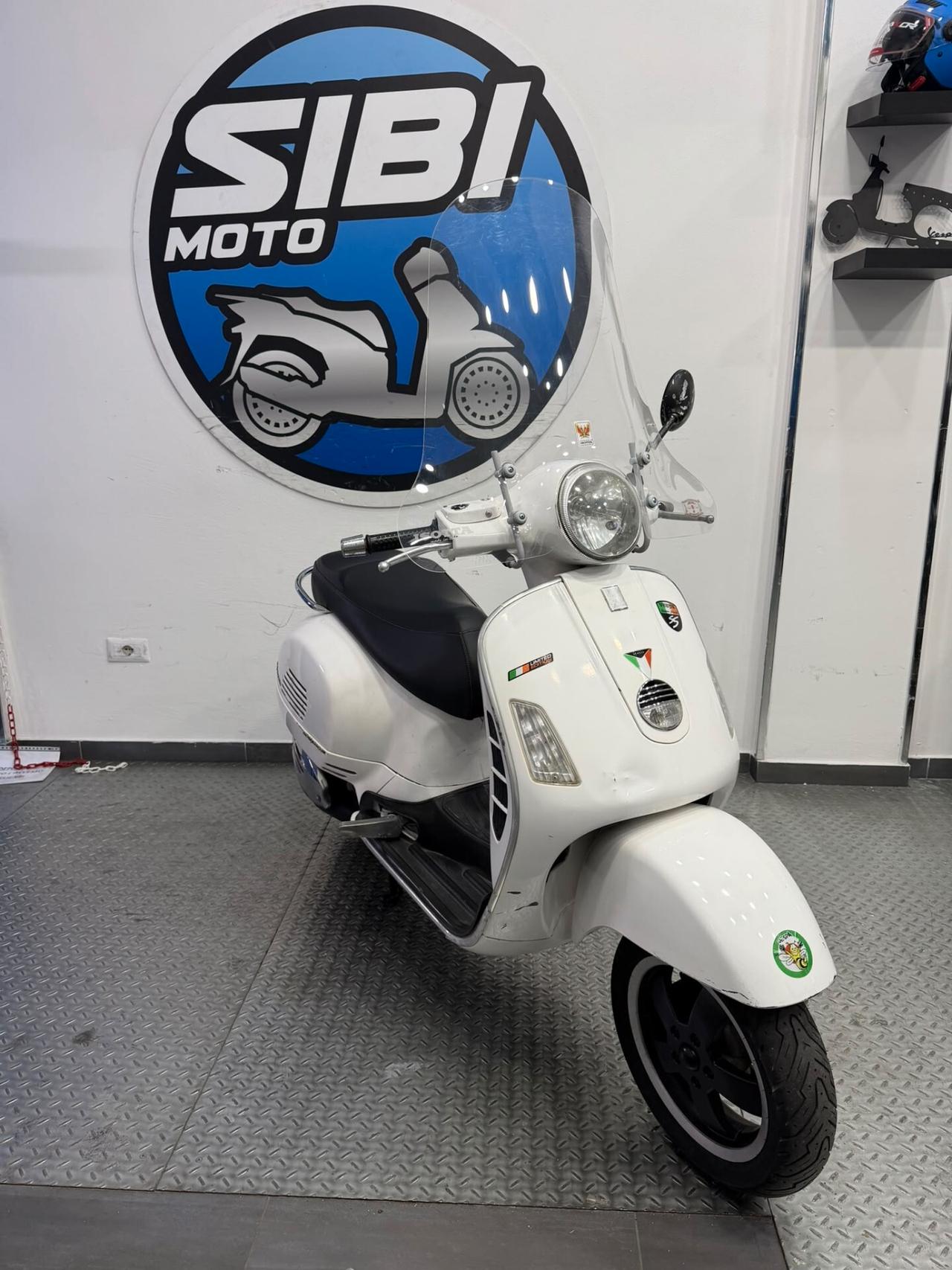 Piaggio Vespa 300 GTS
