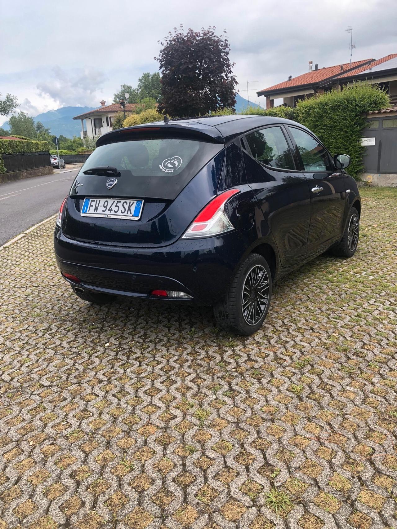 Lancia Ypsilon 1.2 69 CV 5 porte Elefantino Blu