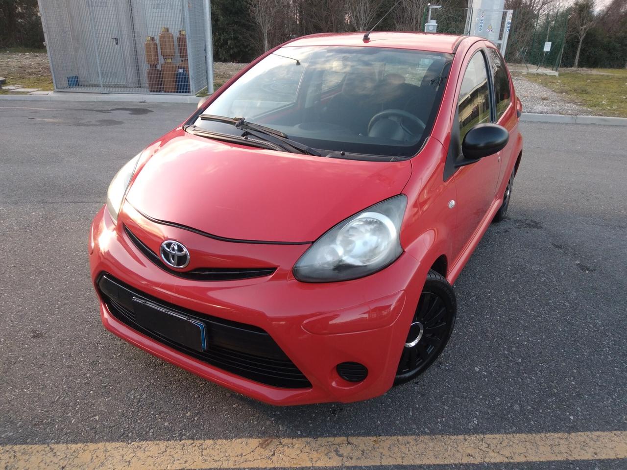 Toyota Aygo 1.0 12V VVT-i 5 porte Cool Soda Connect x neopatentati