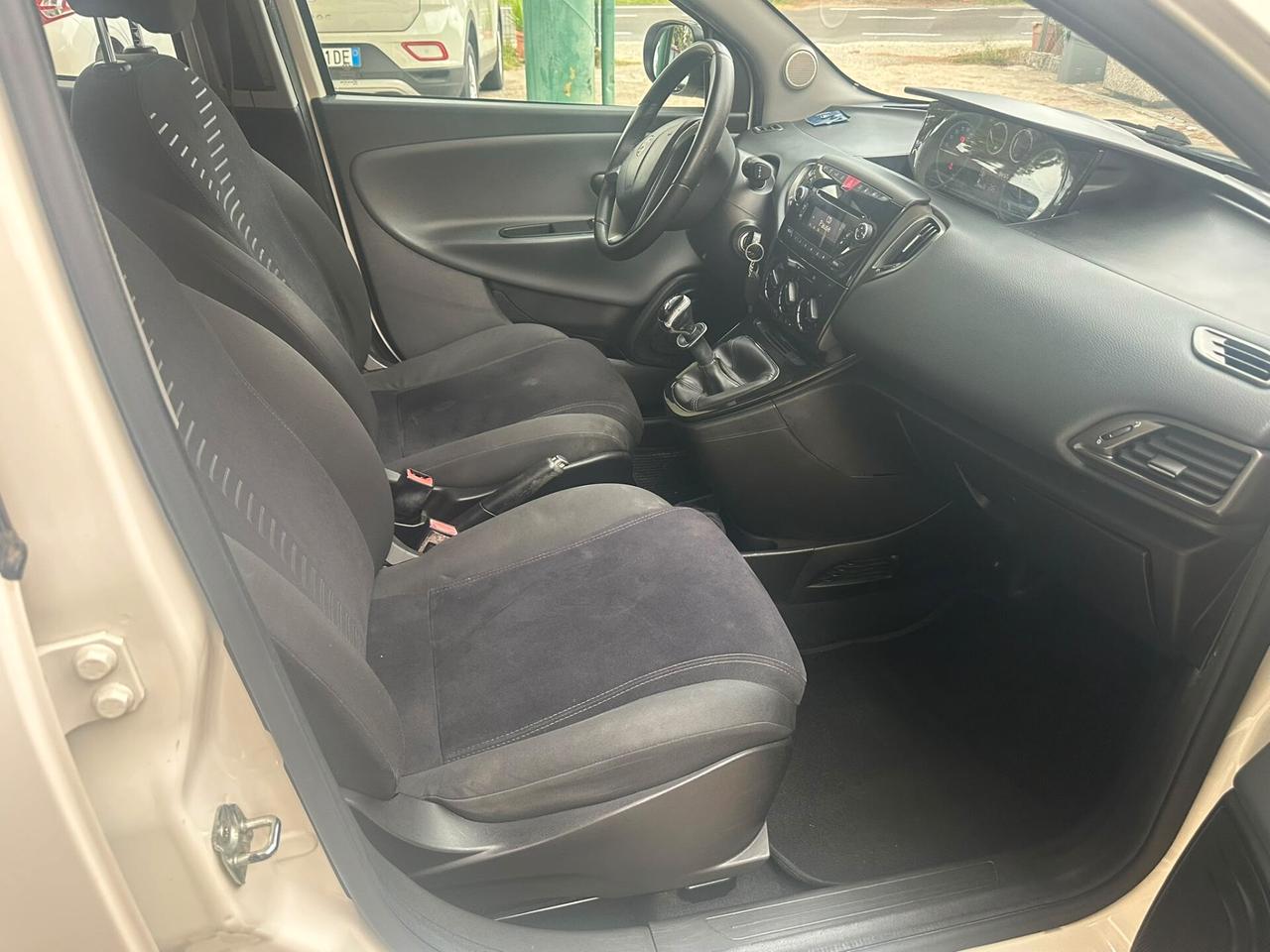 Lancia Ypsilon 1.2 GPL Neopatentati