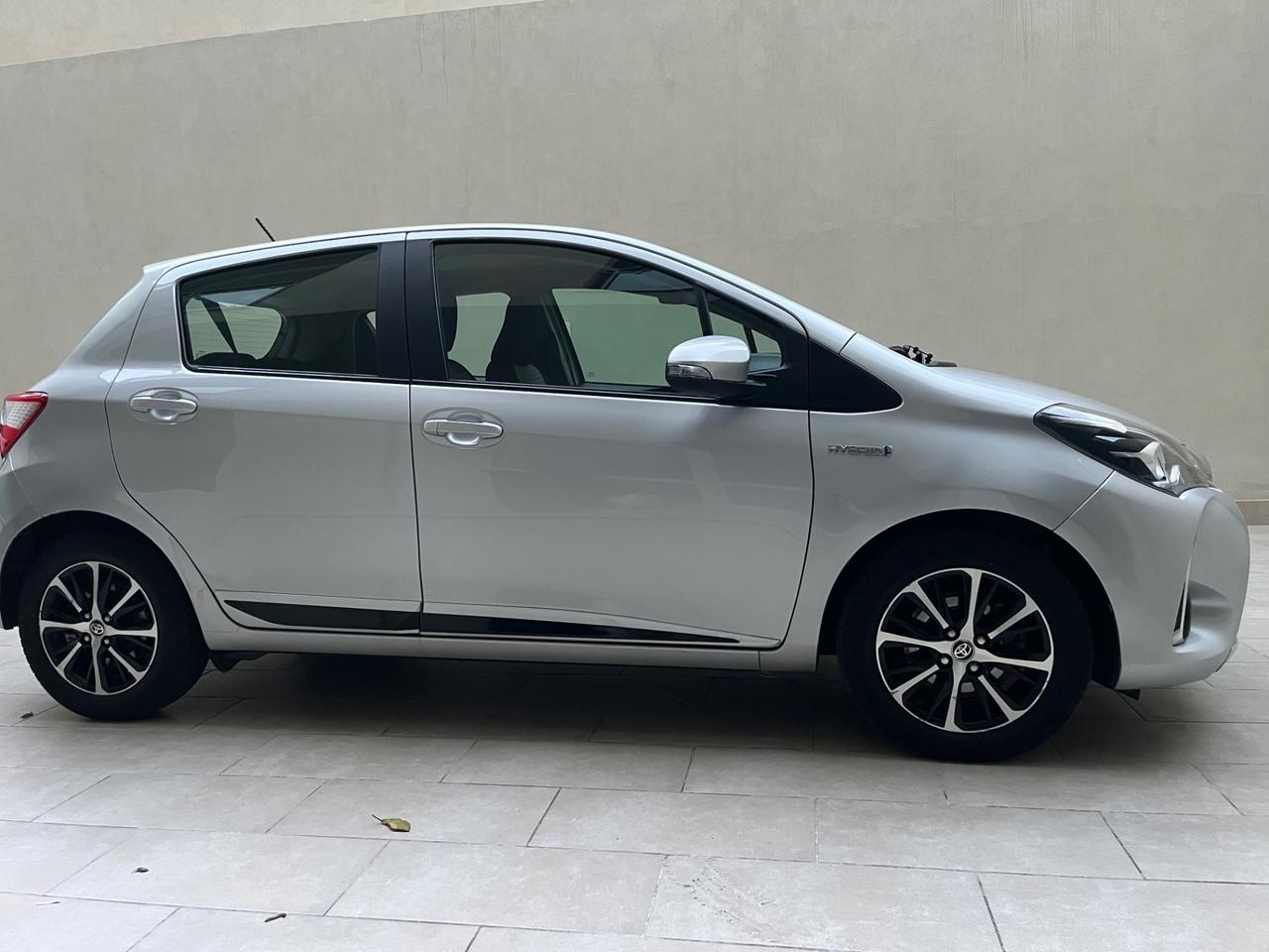 Toyota Yaris 1.5 Hybrid 5 porte Business