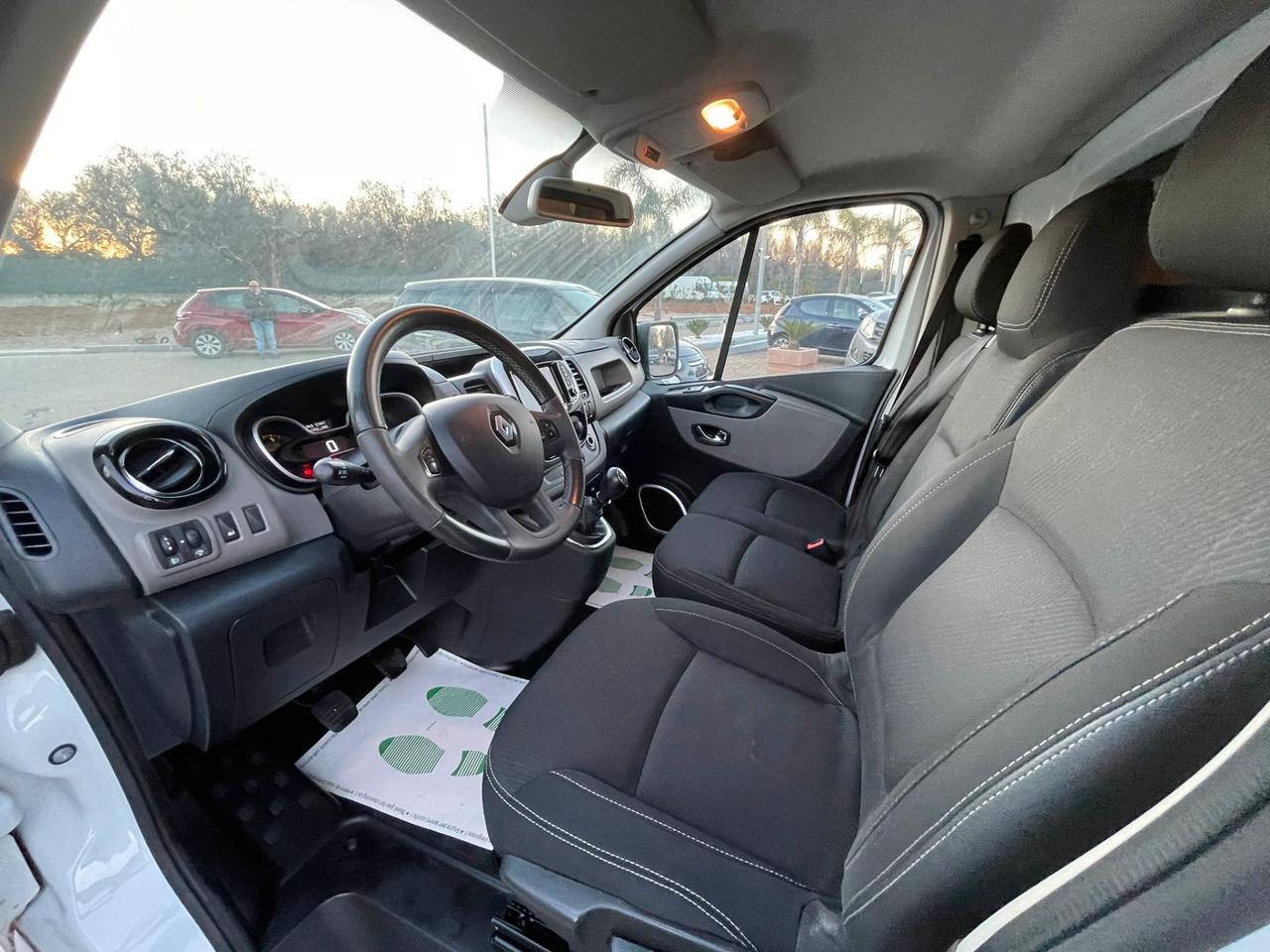 RENAULT TRAFIC 1.6DCI 120CV L2H1 NAVIGATORE IVA NON DEDUCIBILE