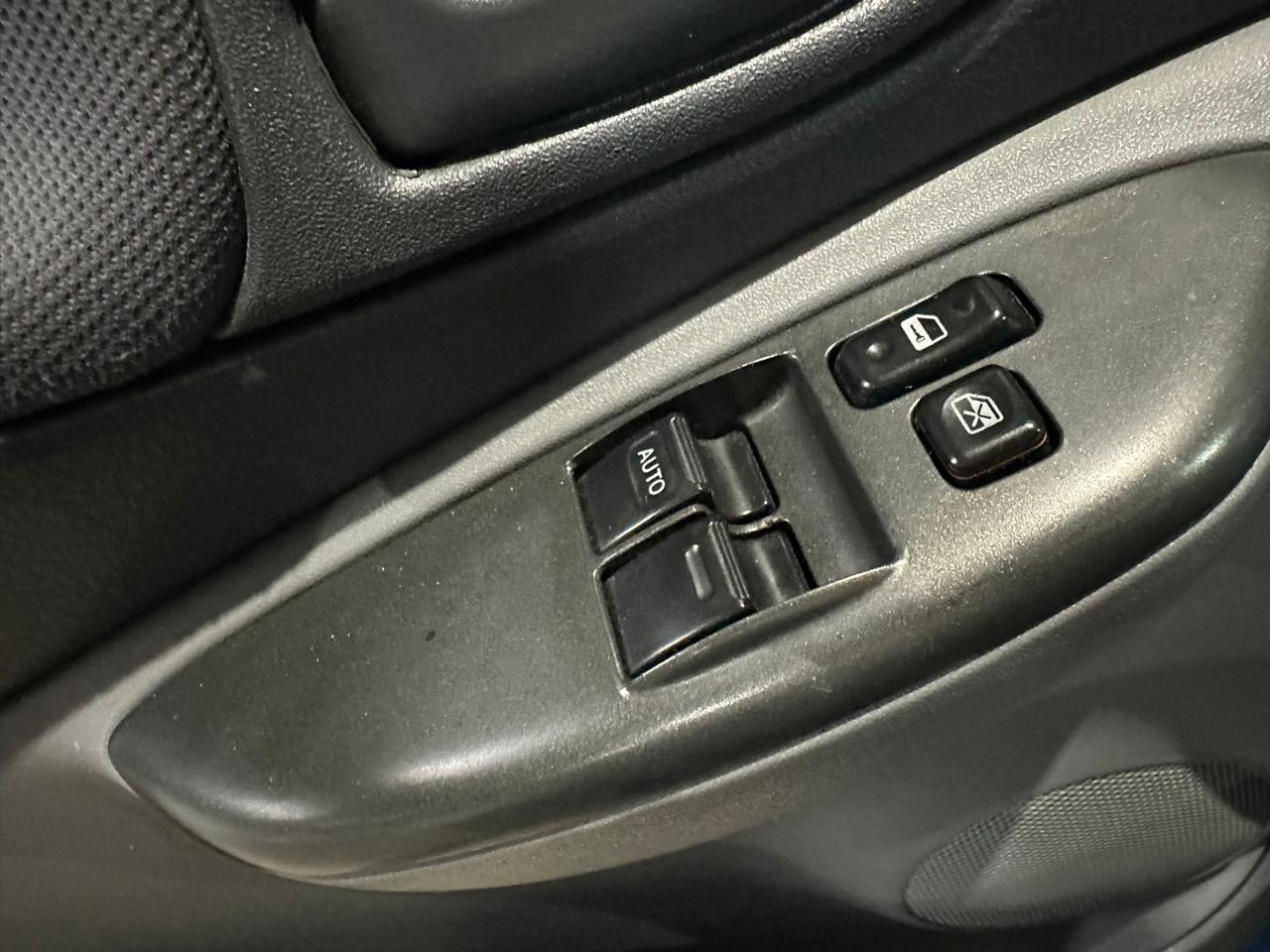 Toyota Yaris 1.3i 16V cat 5 porte Luna
