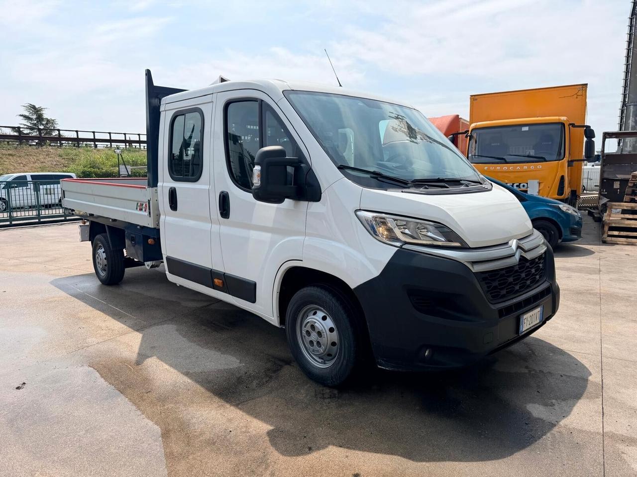 Citroen Jumper 140cv cabina doppia 7 posti con cassone fisso.
