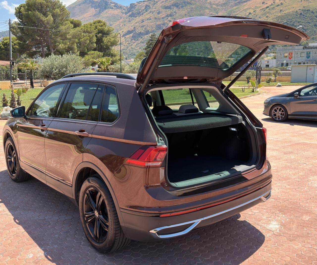 Volkswagen Tiguan 2.0 TDI 150 CV Life – Comfort, Spazio e Prestazioni
