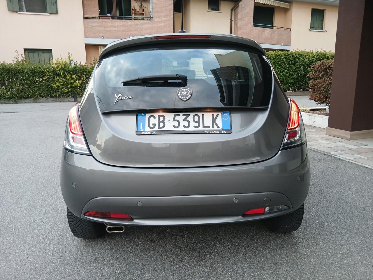 Lancia Ypsilon 1.2 69 CV 5 porte S&S Gold tua a € 169 mese