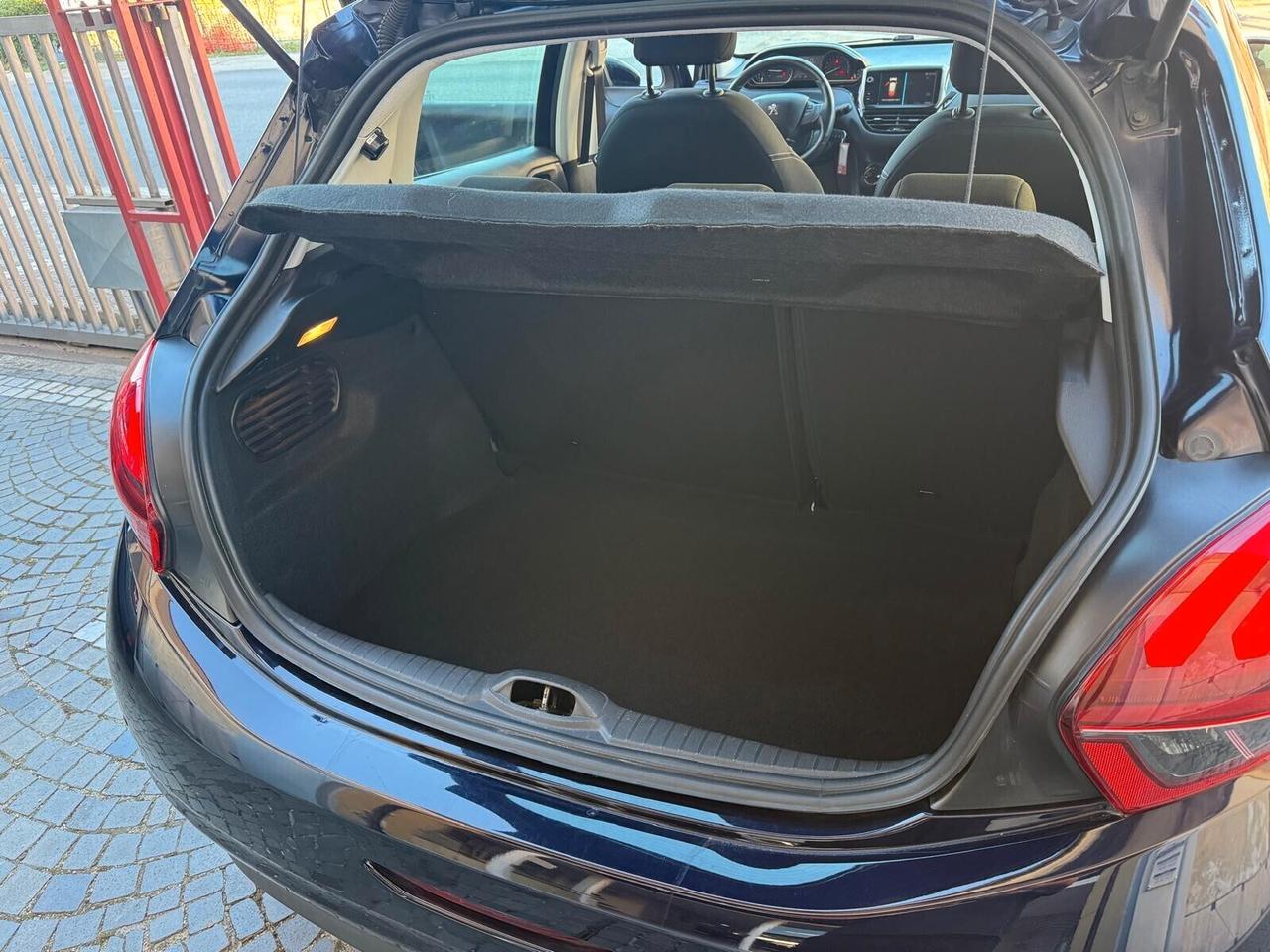 Peugeot 208 1.2 Benz 82cv Allure PER NEOPATENTATI
