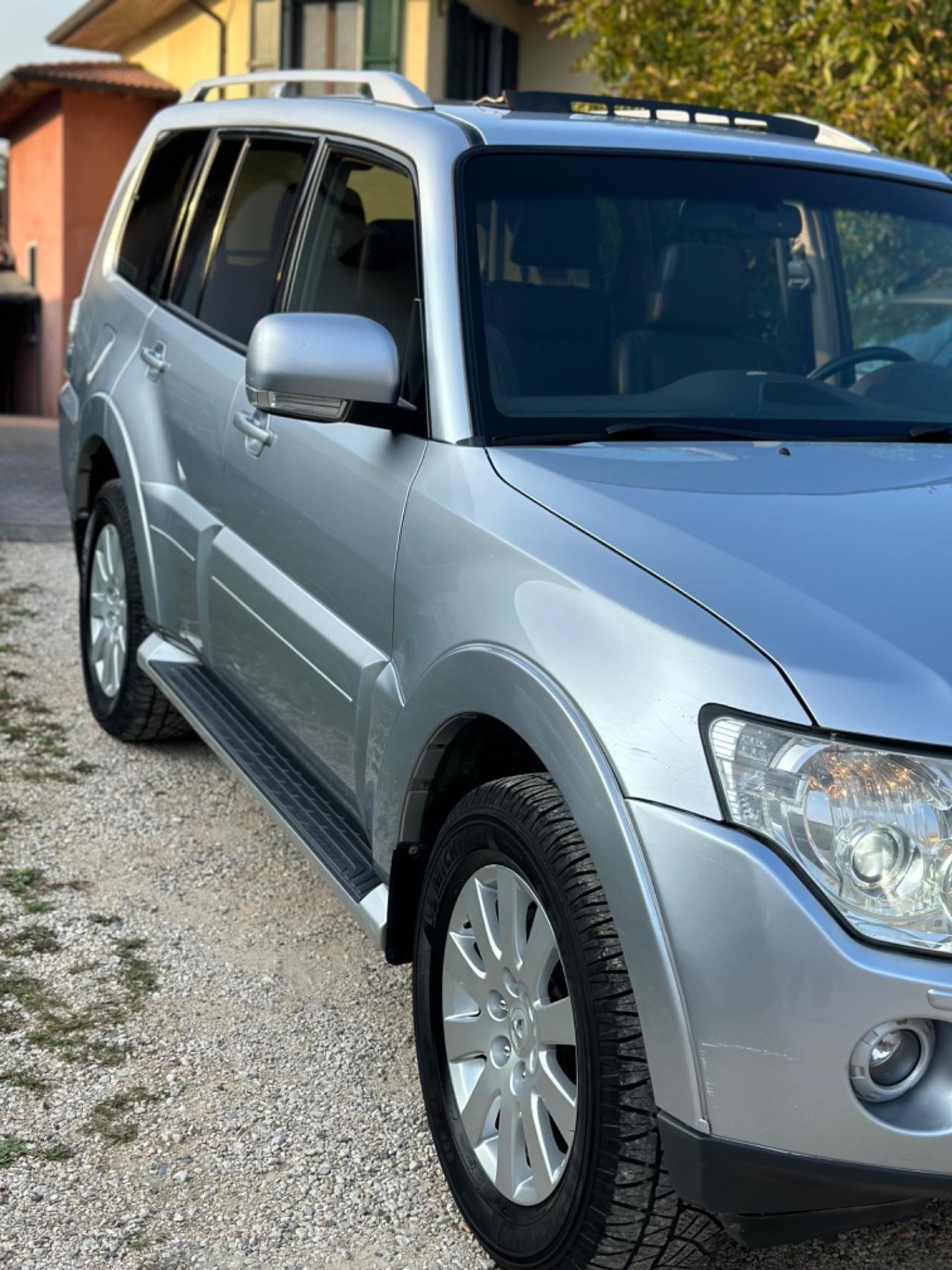 Mitsubishi PAJERO 3.2 DI-D 7POSTI TETTO 16V 5P INSTYLE