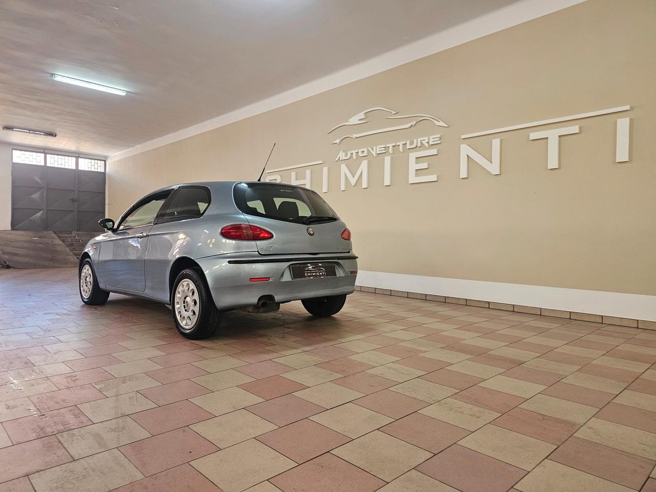 Alfa Romeo 147 1.6i 16V Twin Spark cat 3p. Distinctive