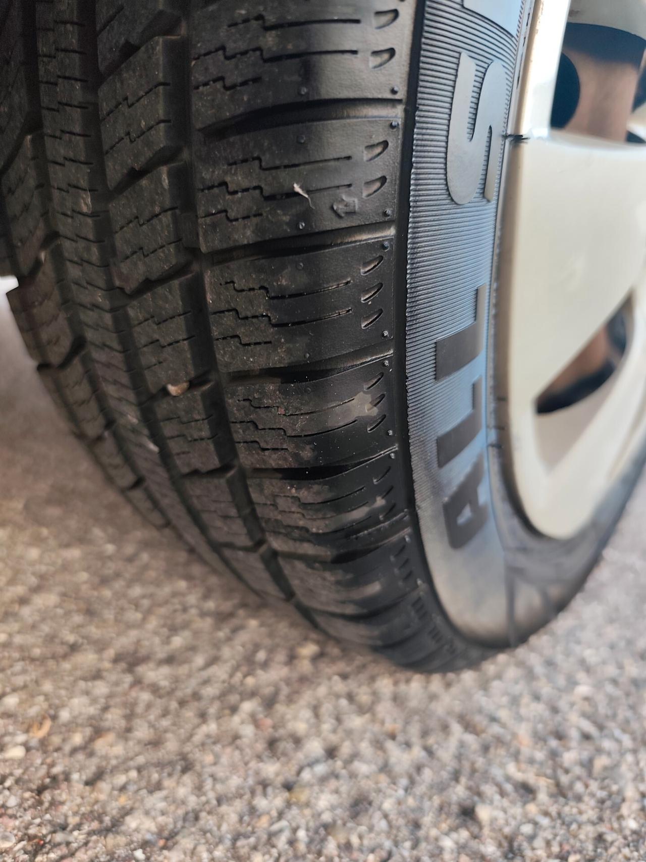 Toyota Yaris 1.0 benzina euro 4 neopatentati
