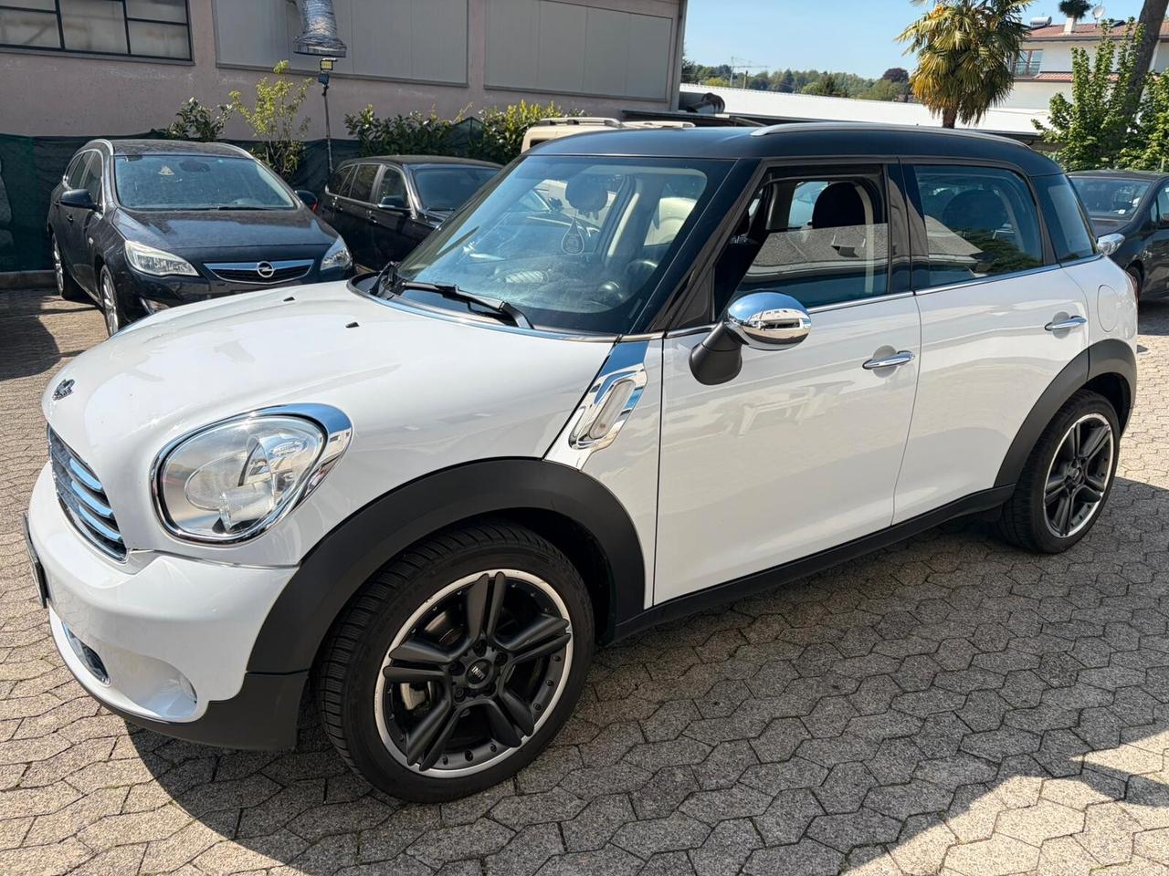 Mini Cooper D Countryman 1.6 One*EURO5*NEOPATENTATI*NAVI