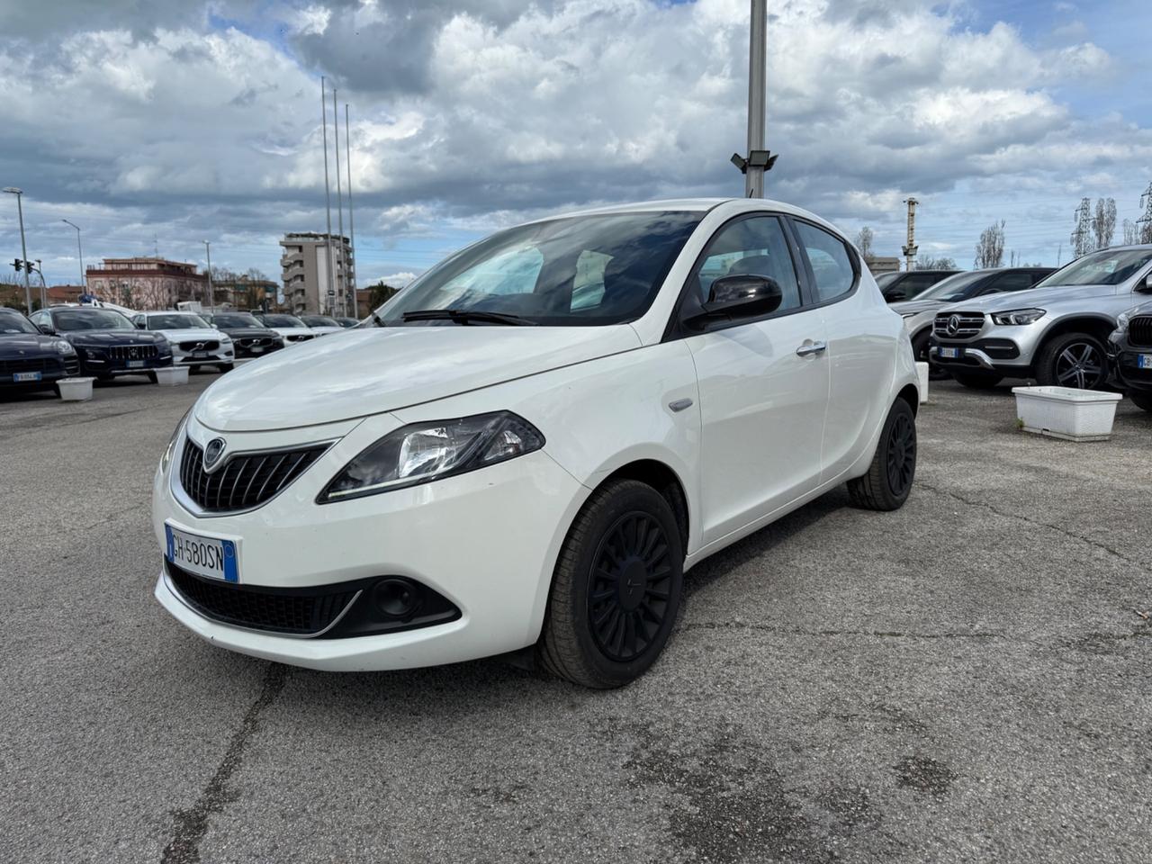 Lancia Ypsilon 1.0 FireFly 5 porte S&S Hybrid Ecochic Silver