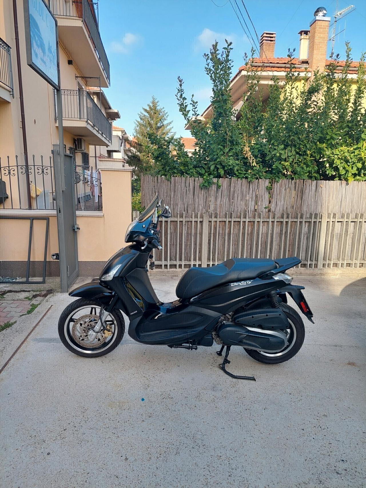 BEVERLY 350 MODELLO POLICE ABS SRS GOMME NUOVISSIME CON FERMO AMM. NUOVISSIMO