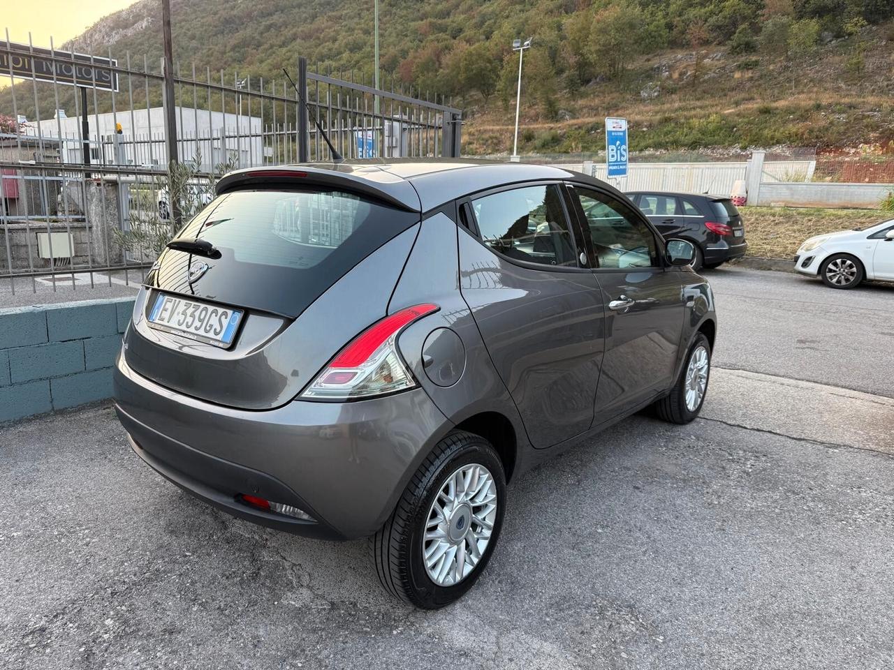 Lancia Ypsilon 0.9 TwinAir 85 CV 5 porte Metano Ecochic Gold