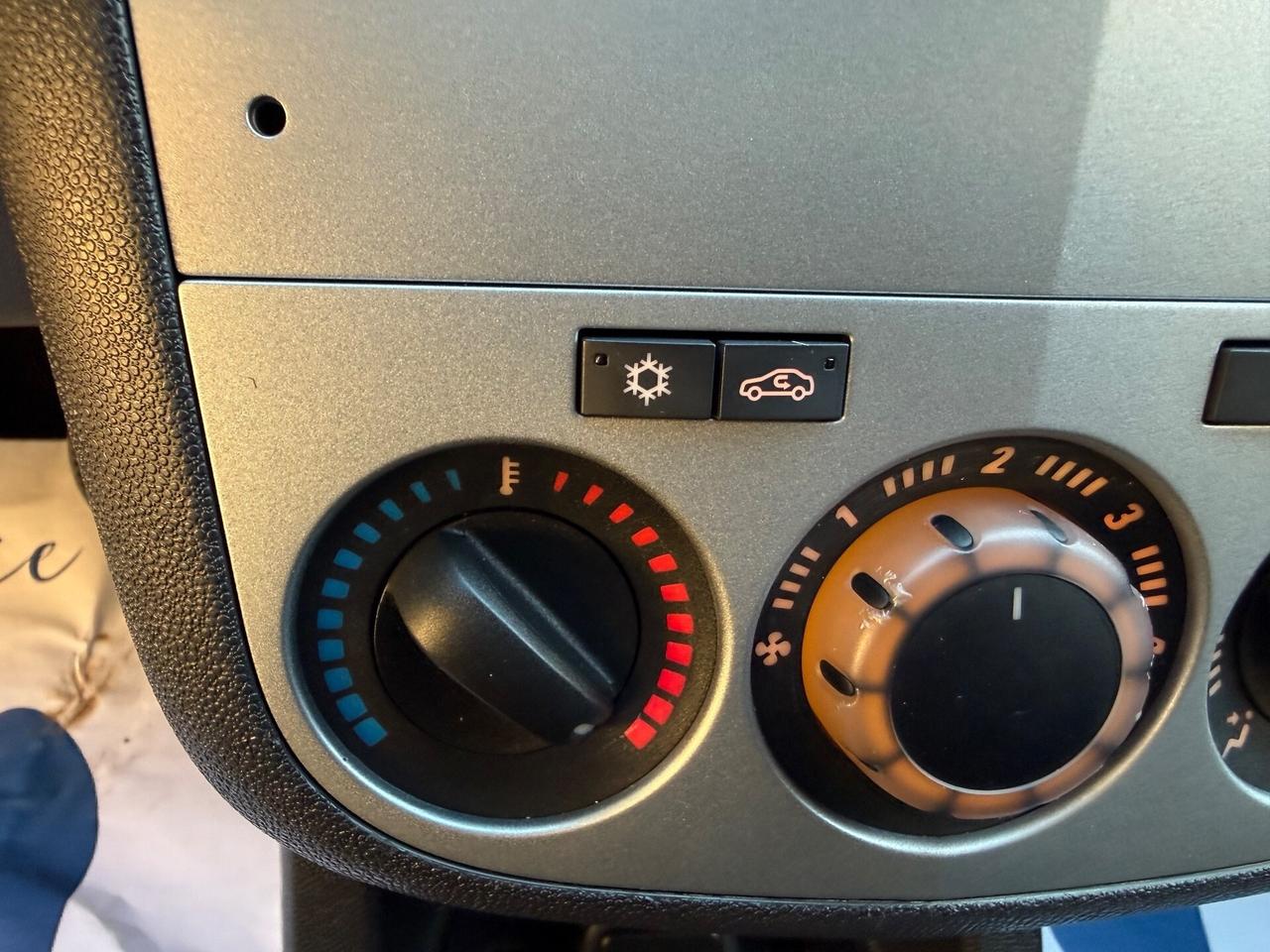 Opel Corsa 1.2 Benzina- Neopatentati