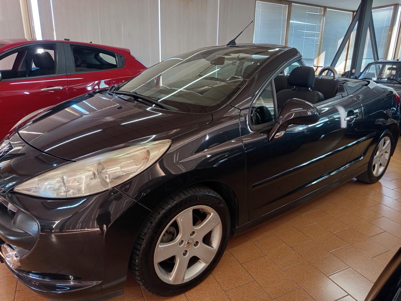 Peugeot 207 1.6 HDi 110CV CC Féline