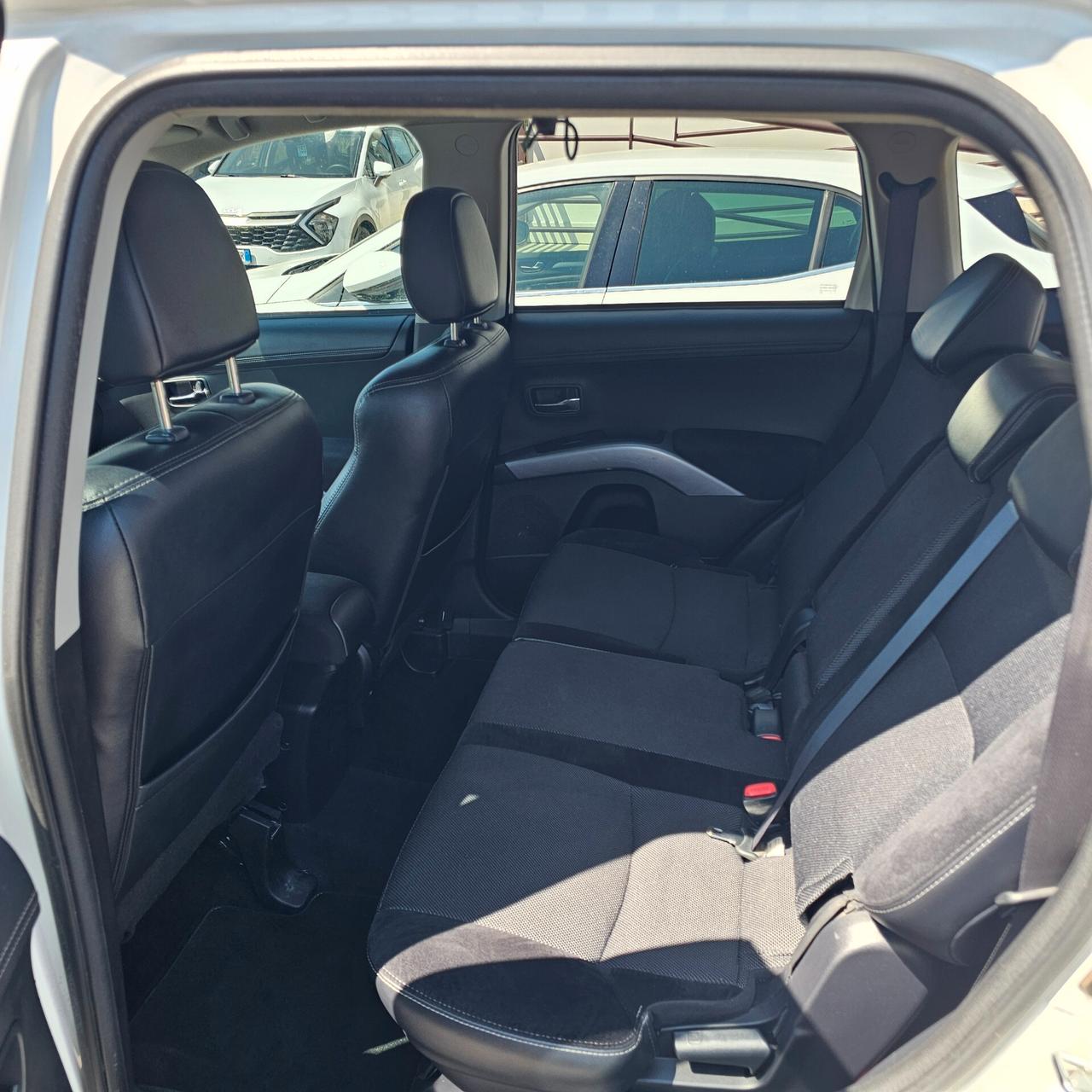 Mitsubishi Outlander 2.2 DI-D TC-SST Instyle DPF 7p