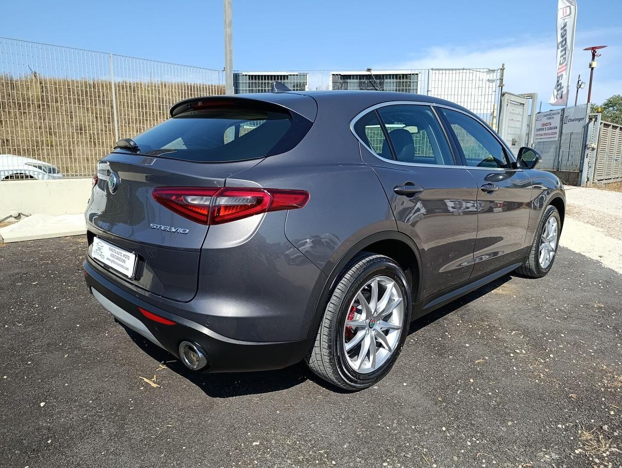 Alfa Romeo Stelvio 2.2 t Business Q4 210cv auto my19
