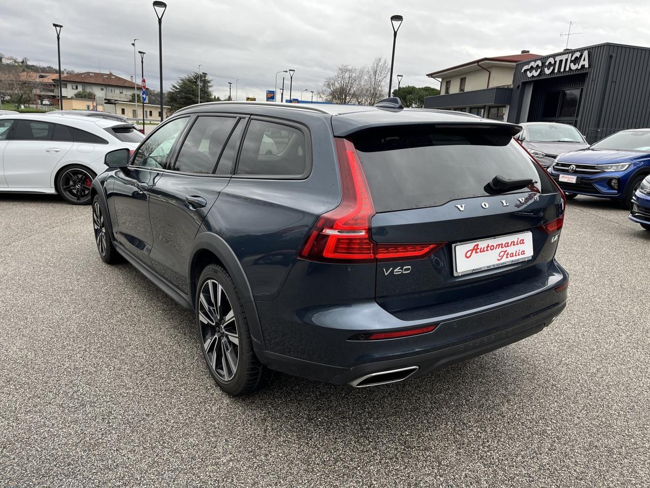 VOLVO V 60 CROSS COUNTRY PRO 2.0 D 4 4WD AUTOMAT.