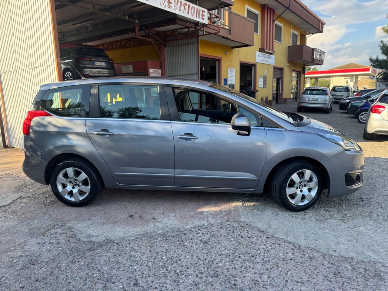 Peugeot 5008 1.6 HDi 115CV Allure 7 POSTI