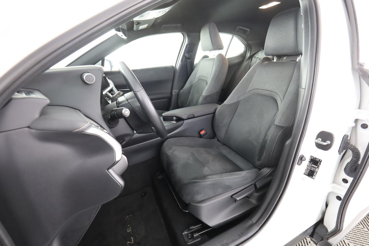LEXUS UX Hybrid Urban