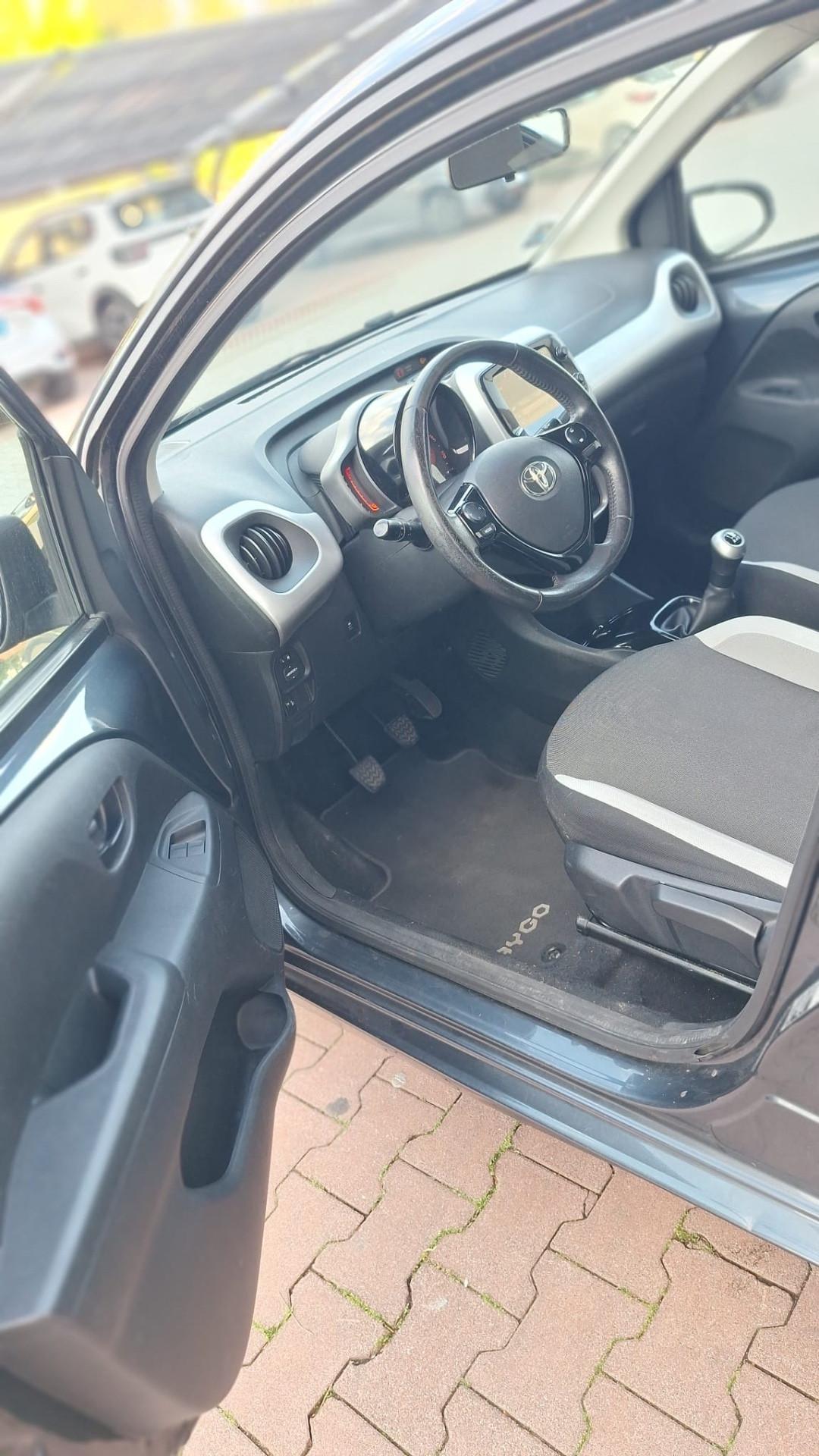 Toyota Aygo 1.0 VVT-i 69 CV 5 porte x-clusiv