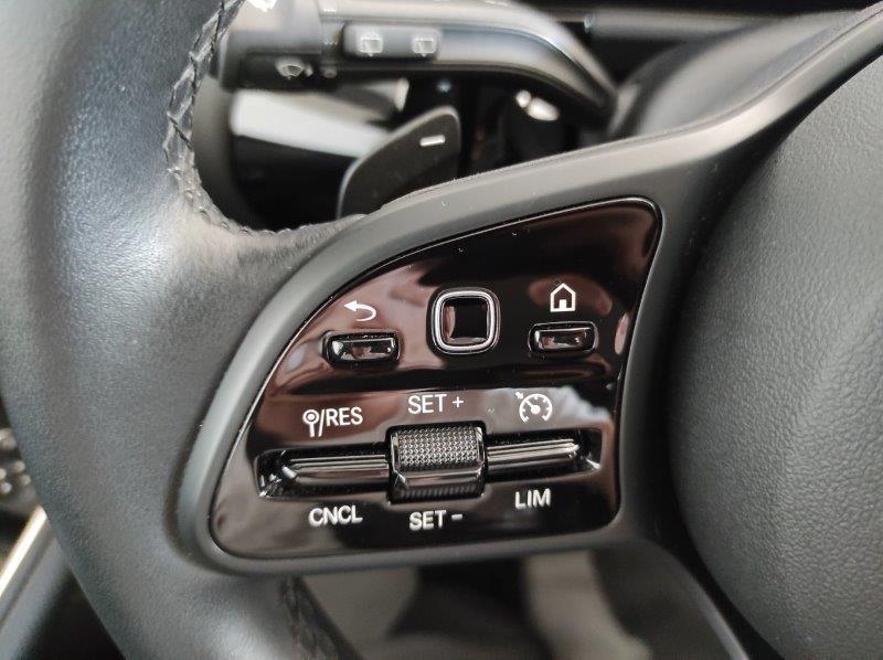 Mercedes-Benz GLA (H247) - GLA 200 Automatic Business