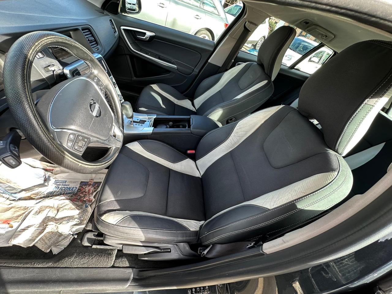 Volvo V60 D5 R-design