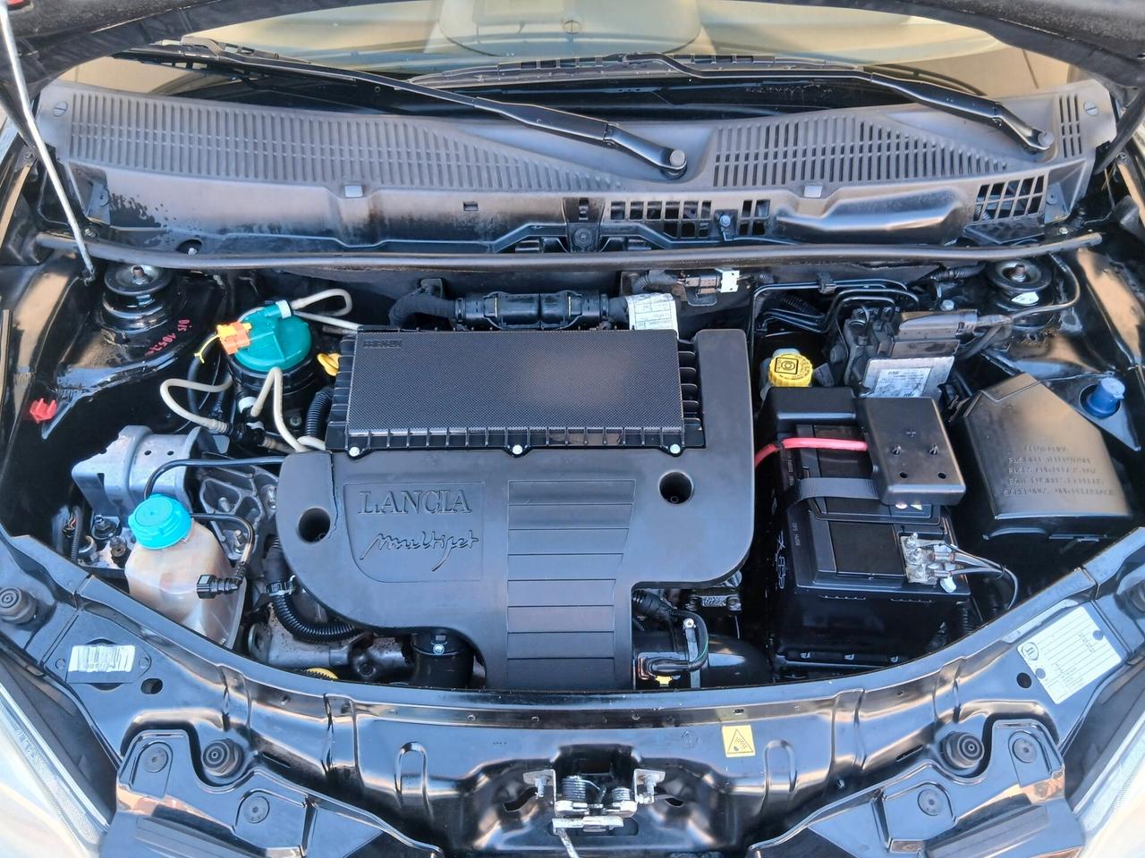 Lancia Ypsilon 1.3 MJT 75 CV full 06