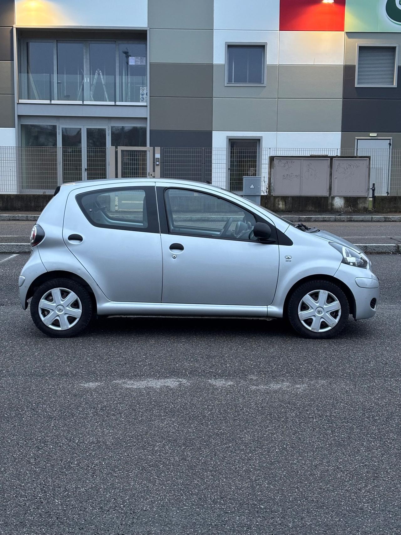Toyota Aygo 1.0 12V VVT-i 5 porte Now Connect