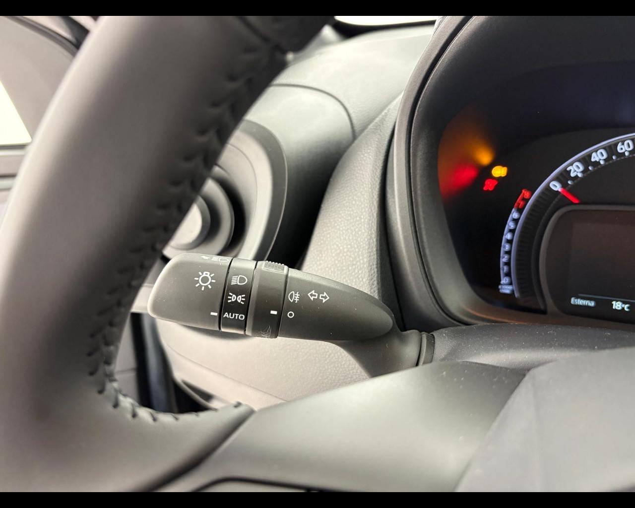 TOYOTA Yaris 1.5h Trend