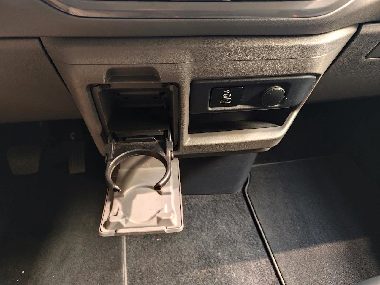 VOLKSWAGEN T7 Caravelle e-Caravelle Window Short Life electric 160kW 340 cv automatic 3100mm