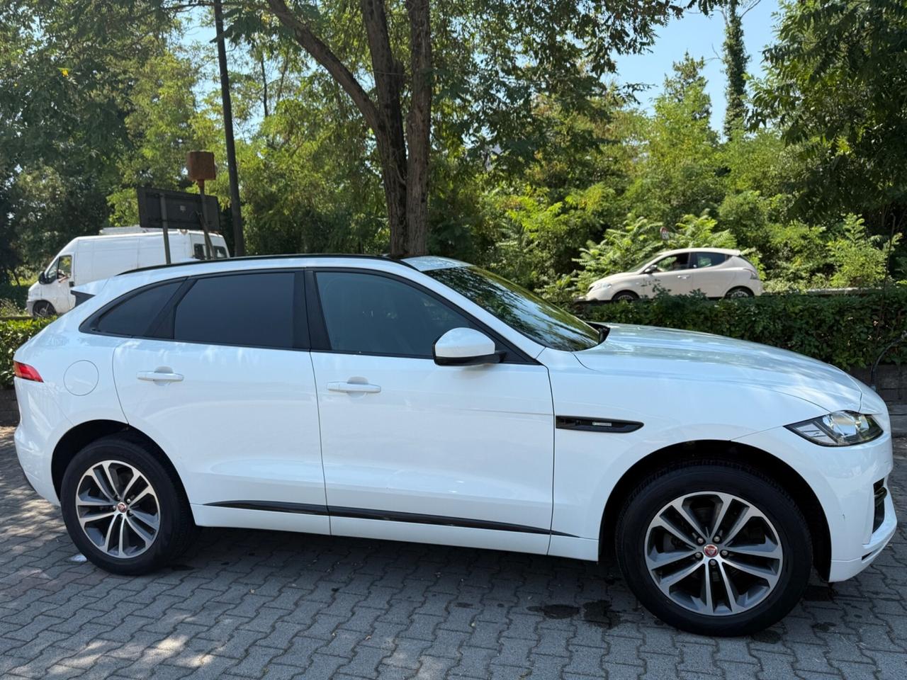 Jaguar F-Pace 2.0 D 180 CV AWD Portfolio R-Sport