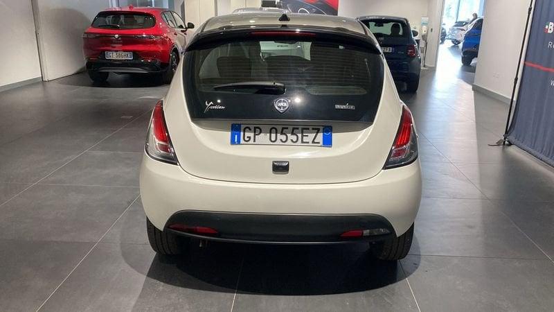 Lancia Ypsilon 1.0 FireFly 5 porte S&S Hybryd Gold